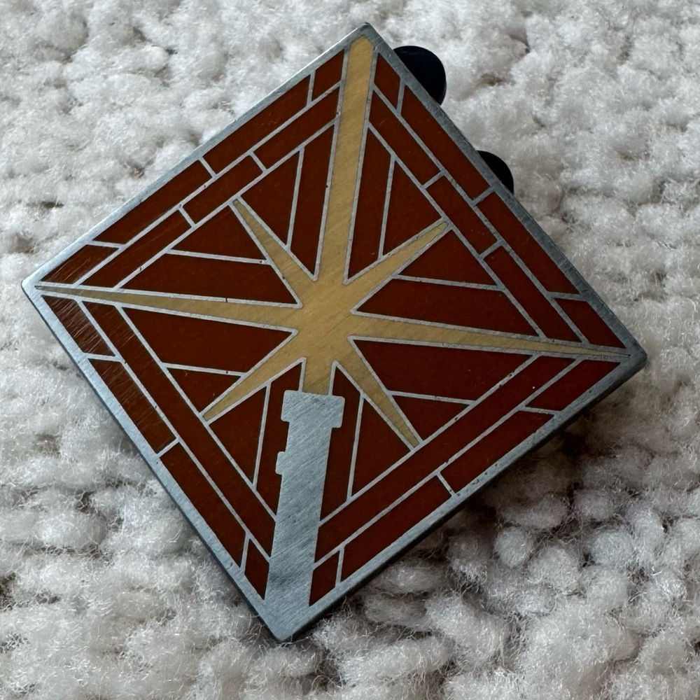 Star Wars Galaxy’s Edge Black Spire Outpost Savi’s Workshop Lightsaber Pin